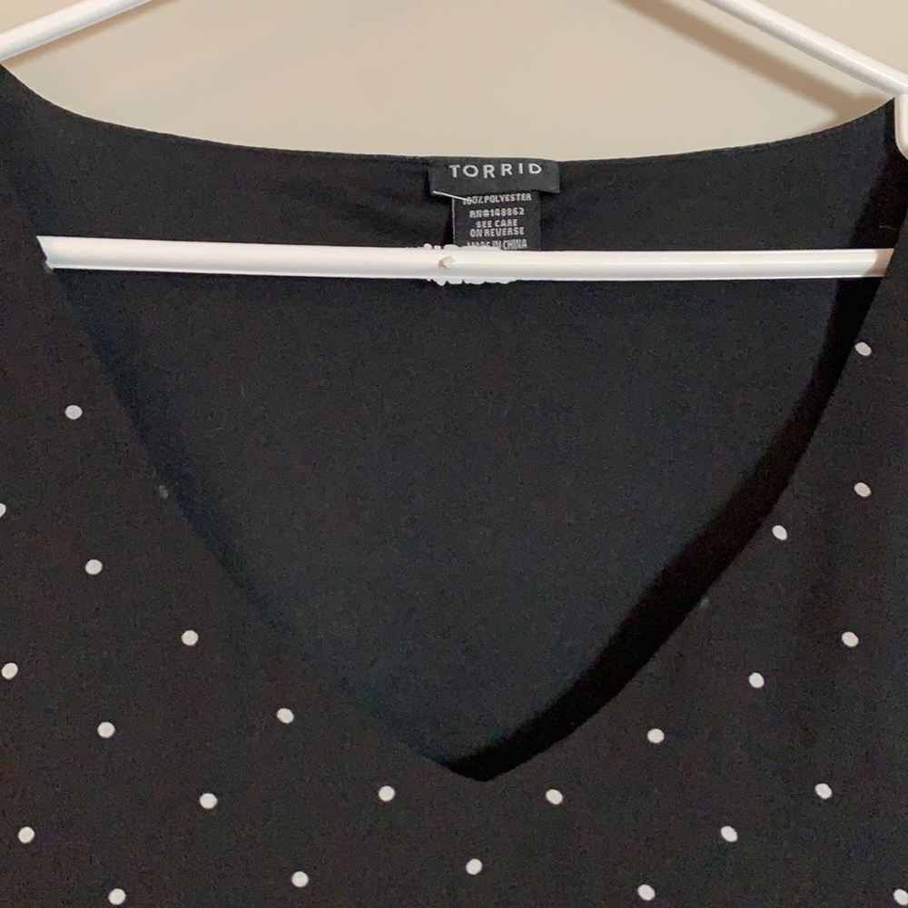 Torrid Classic Black & White Polka Dot V-Neck Ruffled Bell Sleeved Blouse EUC - Picture 5 of 9